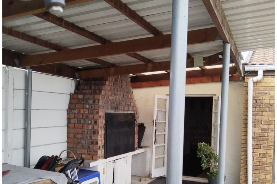 3 Bedroom Property for Sale in The Connifers Western Cape